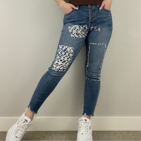 Madewell Denim - MADEWELL Cordova Wash Patchwork Button Front Raw Hem 10" High-Rise Skinny Jeans